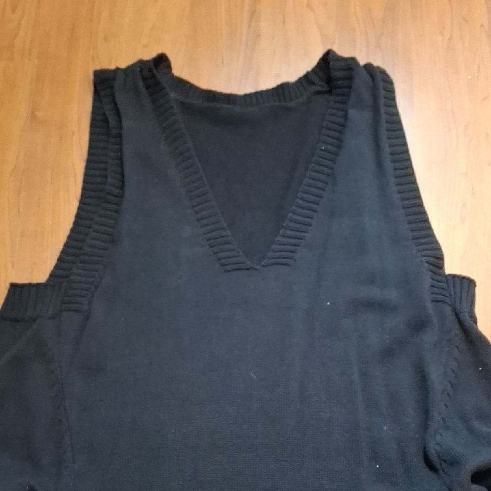 Elegant Black V-Neck Sweater for Women (Can210)